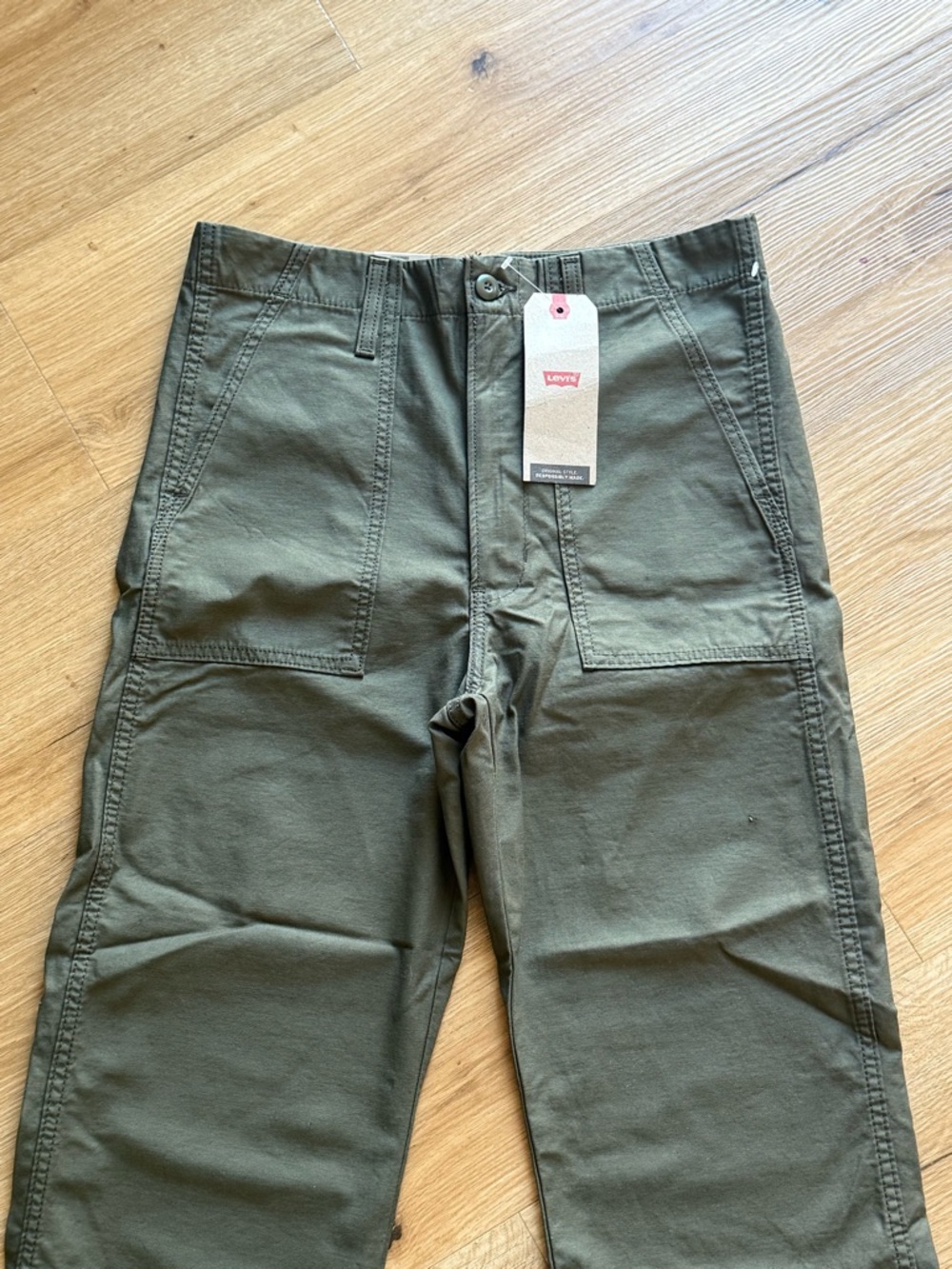 Levi's Olive Green Ribcage Straight Pants- size 30x29 - Picture 2 of 6